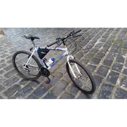 Mountain bike " cambio shimano SIS