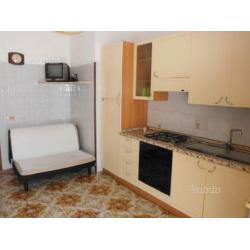 Appartamento a 100 m dl mare con doppio giardino