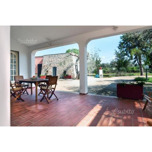 Ampia villa con giardino