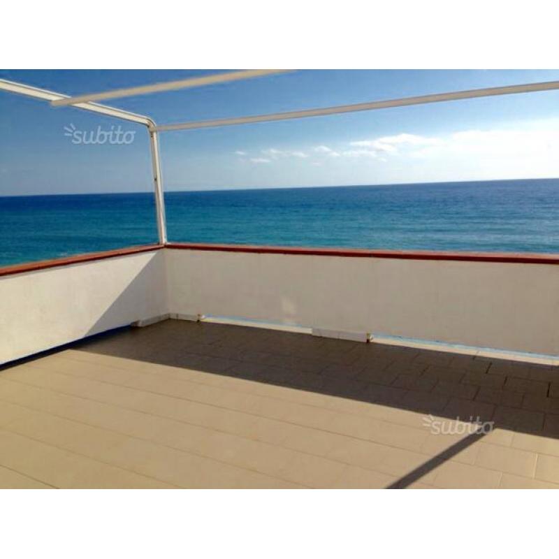 Terrazza SUL MARE casa sulla spiaggia