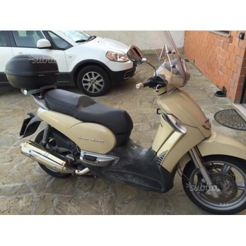 Scarabeo 500 completo di baule ecc