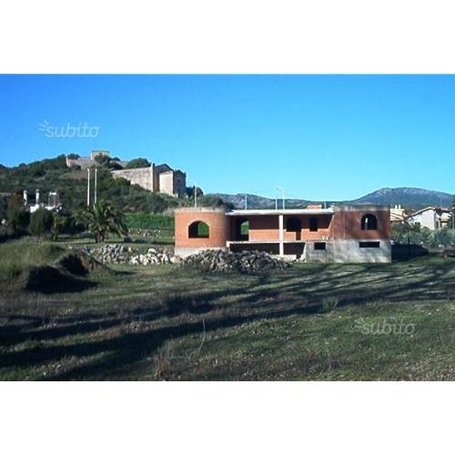 Domusnovas, casa in costruzione + concessione