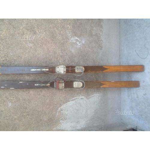 Sci antichi in legno
