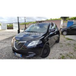 Lancia ypsilon auto pari al nuovo