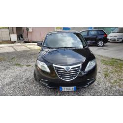 Lancia ypsilon auto pari al nuovo