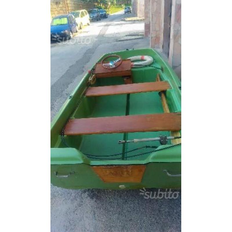 Barca a motore