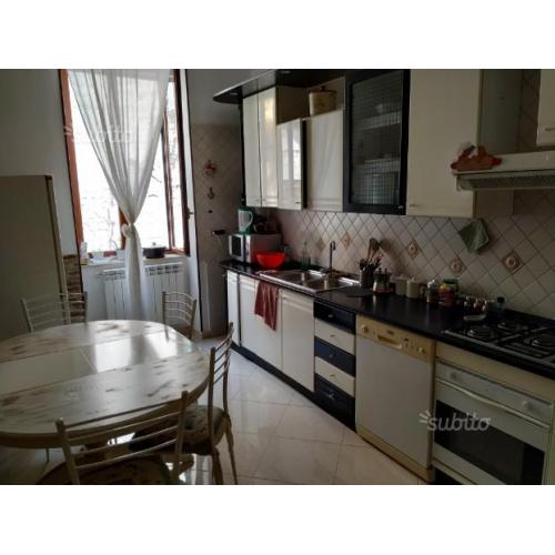 Cucina completa con elettrodomestici
