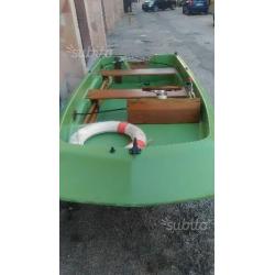 Barca a motore