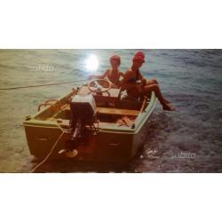 Barca a motore